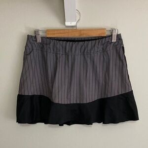Inphorm Black and Gray Pinstriped Women's Mini Tennis Skirt, Size Medium